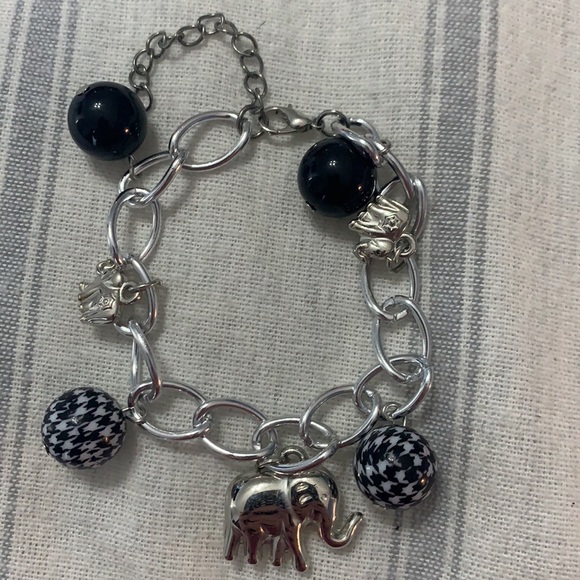 2 bracelets - Picture 2 of 3